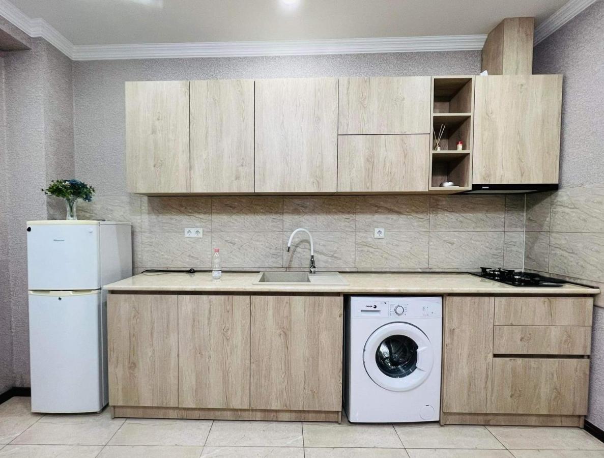 Guga House Appartement Tbilisi Buitenkant foto